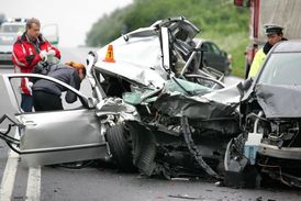 Včasnému příjezdu záchranářů po havárii by mělo přispět automatizované tísňové volání (ilustrační foto).