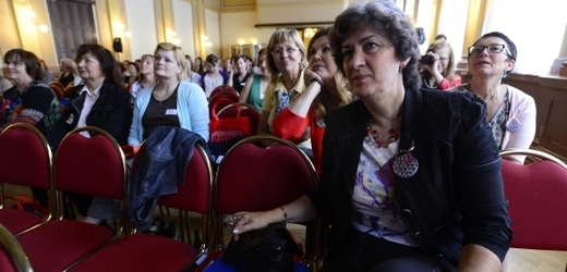 Místopředsedkyně Senátu Alena Gajdůšková se zúčastnila 15. června v Národním domě v Praze na Vinohradech Kongresu žen.