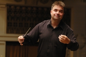 Dirigent Jan Chalupecký.
