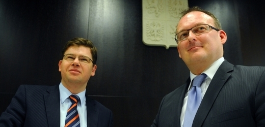 Na přelomu let 2011 a 2012 Stanislav Mečl (vpravo) dočasně vedl Vrchní státní zastupitelství v Praze, do funkce ho uvedl tehdejší ministr spravedlnosti Jiří Pospíšil.