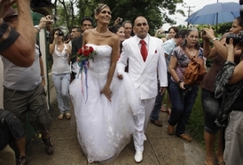 Gay a transsexuál si říkají ano v Havaně (2011).