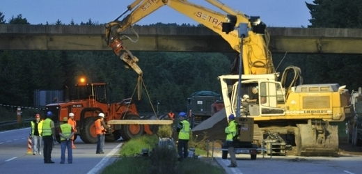 Stavební společnost Apline Bau, jejíž dceřiná společnost se podílí na modernizaci dálnice D1, zkrachovala (ilustrační foto).