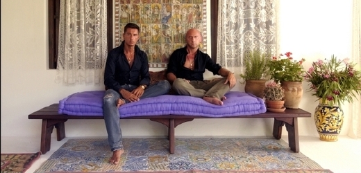 Módní návrháři Domeniko Dolce a Stefano Gabbana.