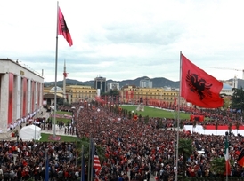 Oslavy stého výročí albánské nezávislosti (Tirana, 2012).