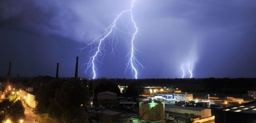 ČR zasáhlo bouřkové pásmo se silnými větry, deštěm a kroupami (ilustrační foto).