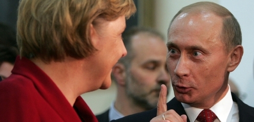 Merkelová a Putin. Přátelské úsměvy pro kamery.