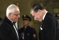 Zdeněk Sternberg převzal 28. října 2005 z rukou prezidenta Václava Klause medaili Za zásluhy o stát v oblasti kultury a umění.