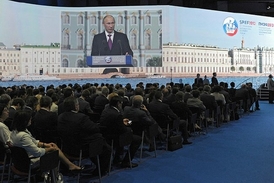Putin na hospodářském fóru v Petrohradě.