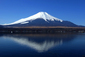 Kolem hory Fudži leží pět jezer - Kawaguči, Jamanaka, Sai, Motosu a Šódži. Díky nim je také tak fotogenická. (Foto: shutterstock.com)