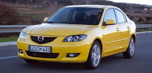 Takhle se představila Mazda3 v roce 2003 v karosářské verzi sedan.
