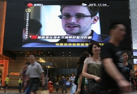 Snowden utekl z USA do Hongkongu a odtamtud pokračoval do Moskvy.