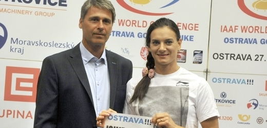 Jelena Isinbajevová s ředitelem Zlaté tretry Janem Železným.
