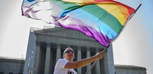 Nejvyšší soud USAzrušil zákon na ochranu manželství, který definoval manželství pouze jako svazek muže a ženy.