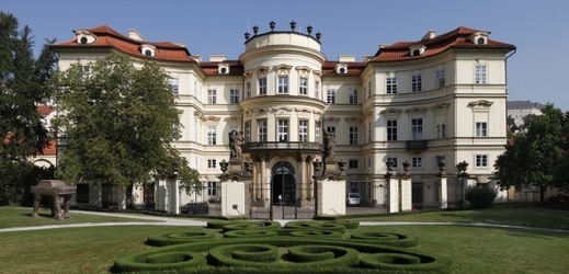 Prodej Lobkovického paláce v Praze Německu je otázkou ceny.