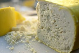 Z litru mléka můžete doma vyrobit 200 gramů měkkého sýra.