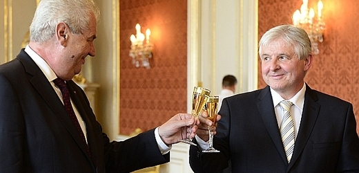Jiřího Rusnoka v úterý jmenoval předsedou úřednické vlády prezident Miloš Zeman.