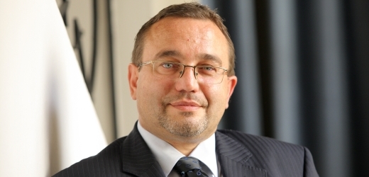 Bývalý ministr školství Pavel Dobeš předložil daňové přiznání jako první.