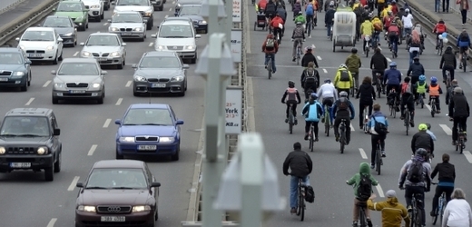 Jarní cyklojízdy se zúčastnily dva tisíce lidí. Městu by se jistě zamlouvalo, kdyby to tak bylo pravidelně.