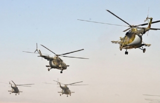 Skupina ruských vrtulníků při manévrech v Rusku (2011).