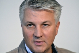 Pozemek za 1,15 milionu získal Zdeněk Schwarz (za ODS).