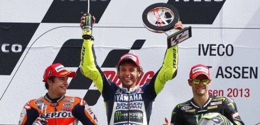 Valentino Rossi se raduje z triumfu na VC Nizozemska. 