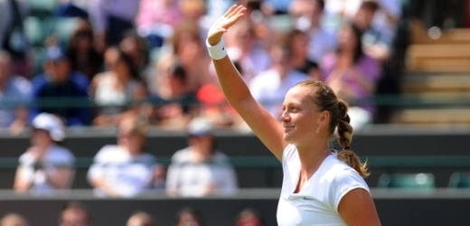Petra Kvitová se raduje z postupu do osmifinále Wimbledonu.