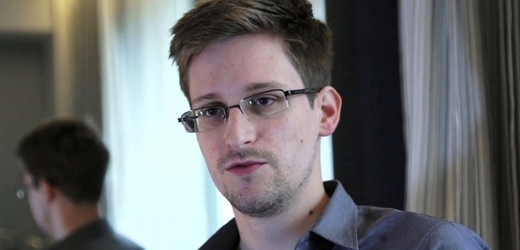 Třicetiletý Snowden podle Washingtonu těžce poškodil bezpečnostní zájmy USA.