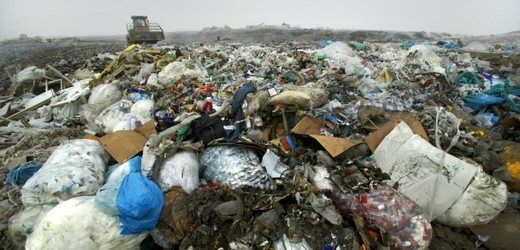 Až 99 procent nebezpečného odpadu končí na skládkách podle Nejvyššího kontrolního úřadu bez poplatku (ilustrační foto).