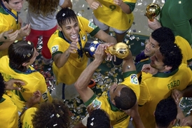 Vítězná radost brazilských fotbalistů po triumfu v Poháru FIFA.