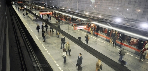 Stanice metra Muzeum.