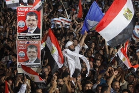 V Káhiře se v pondělí konaly demonstrace na podporu Mursího.