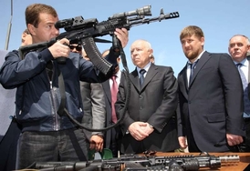 Premiér Putin u speciálních jednotek v Dagestánu.