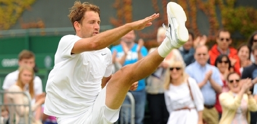 Lukasz Kubot baví Wimbledon svým tenisem i tanečními kreacemi.
