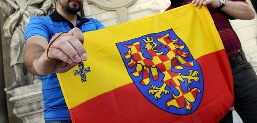 Moravská vlajka zavlaje na více než 750 radnicích.
