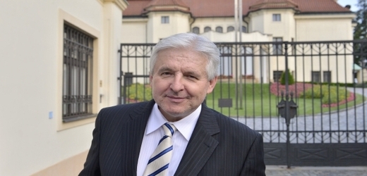 Jiří Rusnok slíbil vládu finalizovat v pondělí.