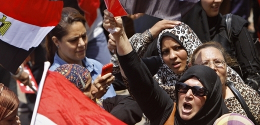 Došlo v Egyptě k "druhé revoluci", převratu či vojenskému puči?