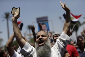 Statisíce stoupenců i odpůrců Mursího se shromáždily v Káhiře a dalších místech i v neděli (ilustrační foto).
