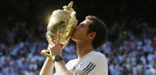 Andy Murray s vysněnou wimbledonskou trofejí.