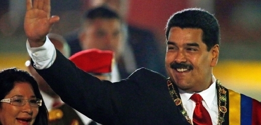 Venezuelský prezident je připraven přivítat Snowdena pronásledovaného imperialismem.