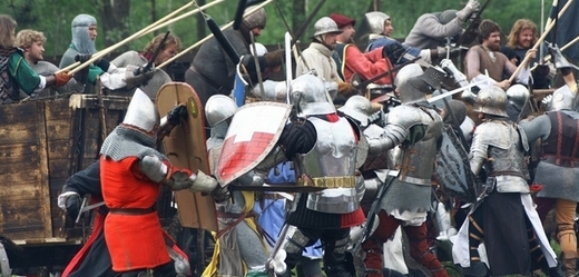 Hrady lákají na ukázky středověkých soubojů a bitev (ilustrační foto).