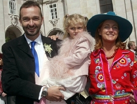 Karel Habsburský (na snímku s manželkou) monarchisty z SGA nepodporuje. 