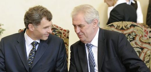 Prezident Miloš Zeman (vpravo) a předseda Českého olympijského výboru Jiří Kejval (vlevo).