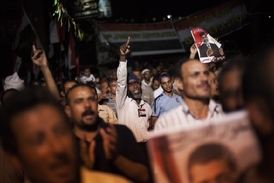 Středeční demonstrace přívrženců svrženého prezidenta Mursího na předměstí Káhiry.