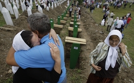 Během vzpomínkové ceremonie bylo znovu pohřbeno 409 nově identifikovaných obětí.