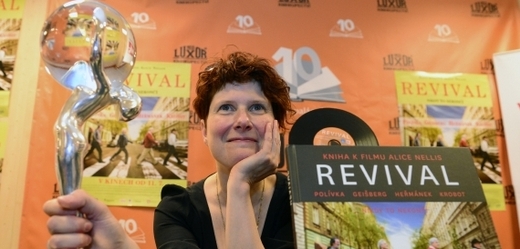 Režisérka Alice Nellis si za snímek Revival odvezla z Karlových Varů diváckou cenu.