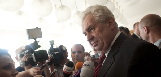 Prezident Miloš Zeman chce pomoci Rusnokovi s vyjednáním podpory nové vlády.