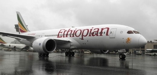 Etiopské aerolinie v sobotu oznámily, že neodstaví letouny Boeing 787 Dreamliner.