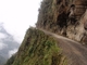 Silnice Yungas, Bolívie. Jedna z nejnebezpečnějších silnic na světě je místy jen tři metry široká a bez jakéhokoliv zábradlí. (Foto: Img.xcitefun.net)
