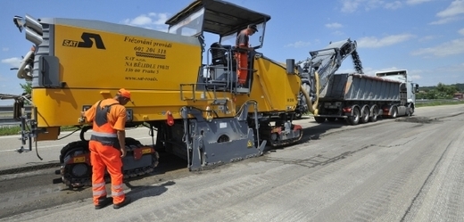 Provoz na některých úsecích dálnic zkomplikují plánované opravy (ilustrační foto).