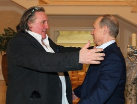 Kámoši. Depardieu a Putin v Moskvě.